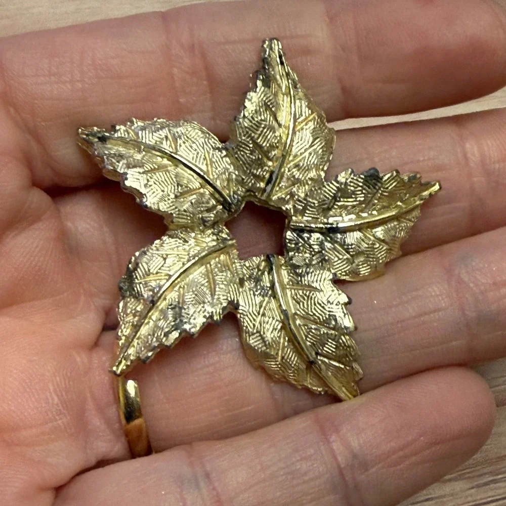 Vintage Gold Tone Textured Five Leaf Star‎ Botanical Brooch Pin 1.75 Inch